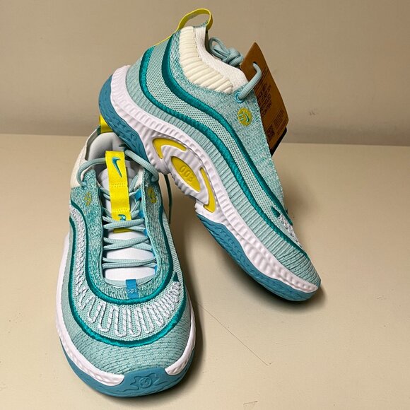 Nike Cosmic Unity 3 'Joy' Basketball - Picture 5 of 7